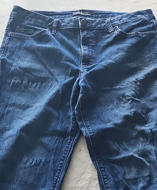 Riders by Lee Women’s Mid Rise Denim Capri Jeans  360