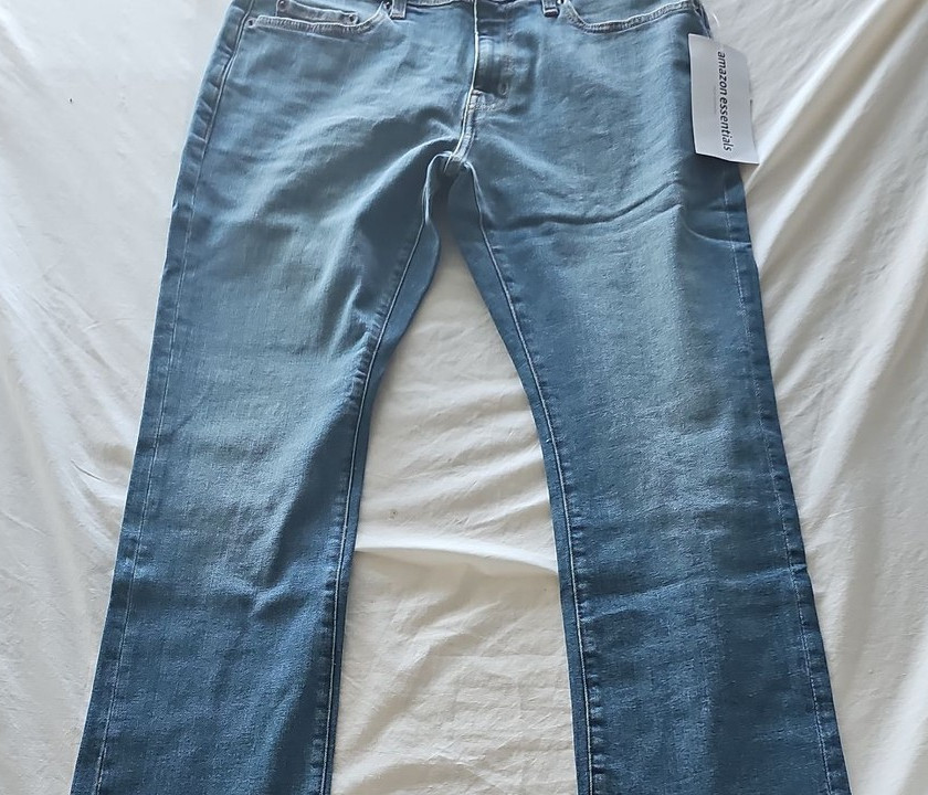 Amazon Essentials Men’s Slim Bootcut Denim Jeans – Medium Wash W32 L28 339