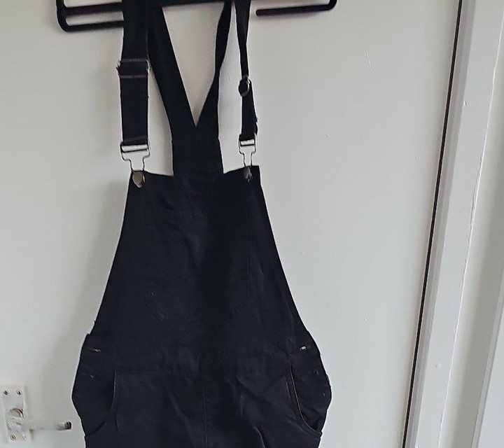 SHEIN Black Denim Overalls – Size S/EU 36 v273