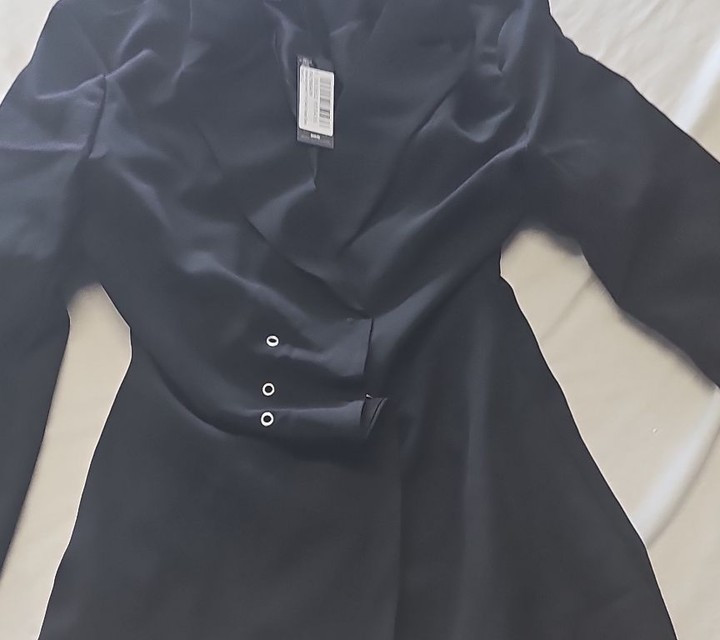 PrettyLittleThing Black Woven Asymmetric Trim Detail Blazer Dress - Image 3
