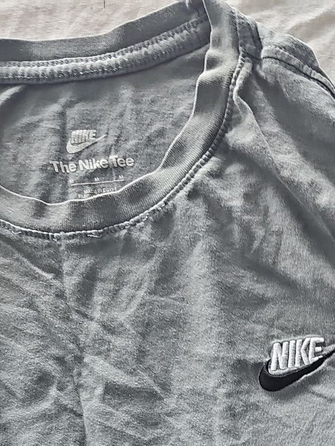 Nike Charcoal Grey Embroidered Logo Graphic Tee - Image 5