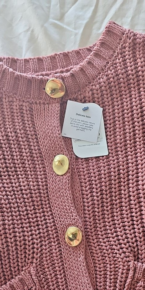 Contemporary Rose Pink Ribbed Knit Button-Up Vest with Gold Hardware - Image 7
