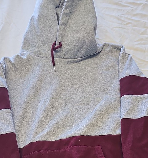 Two-Tone Colorblock Pullover Hoodie in Burgundy and Heather Grey F533 - Image 8