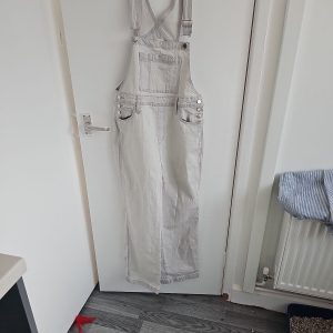 Universal Thread Light Wash Denim Dungarees Overalls  254