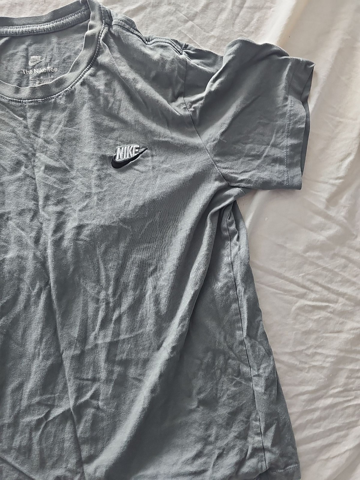 Nike Charcoal Grey Embroidered Logo Graphic Tee - Image 8