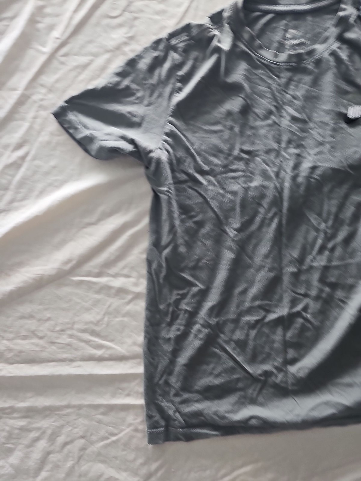 Nike Charcoal Grey Embroidered Logo Graphic Tee - Image 9