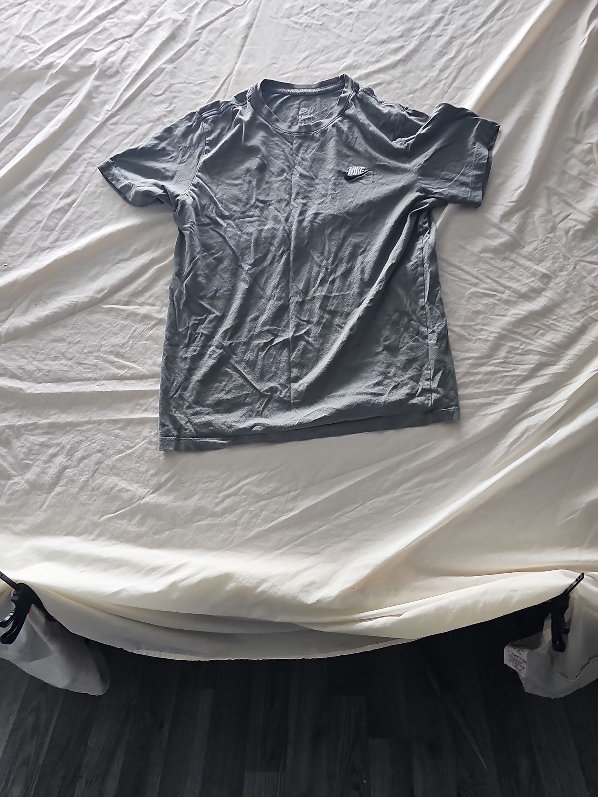 Nike Charcoal Grey Embroidered Logo Graphic Tee - Image 10
