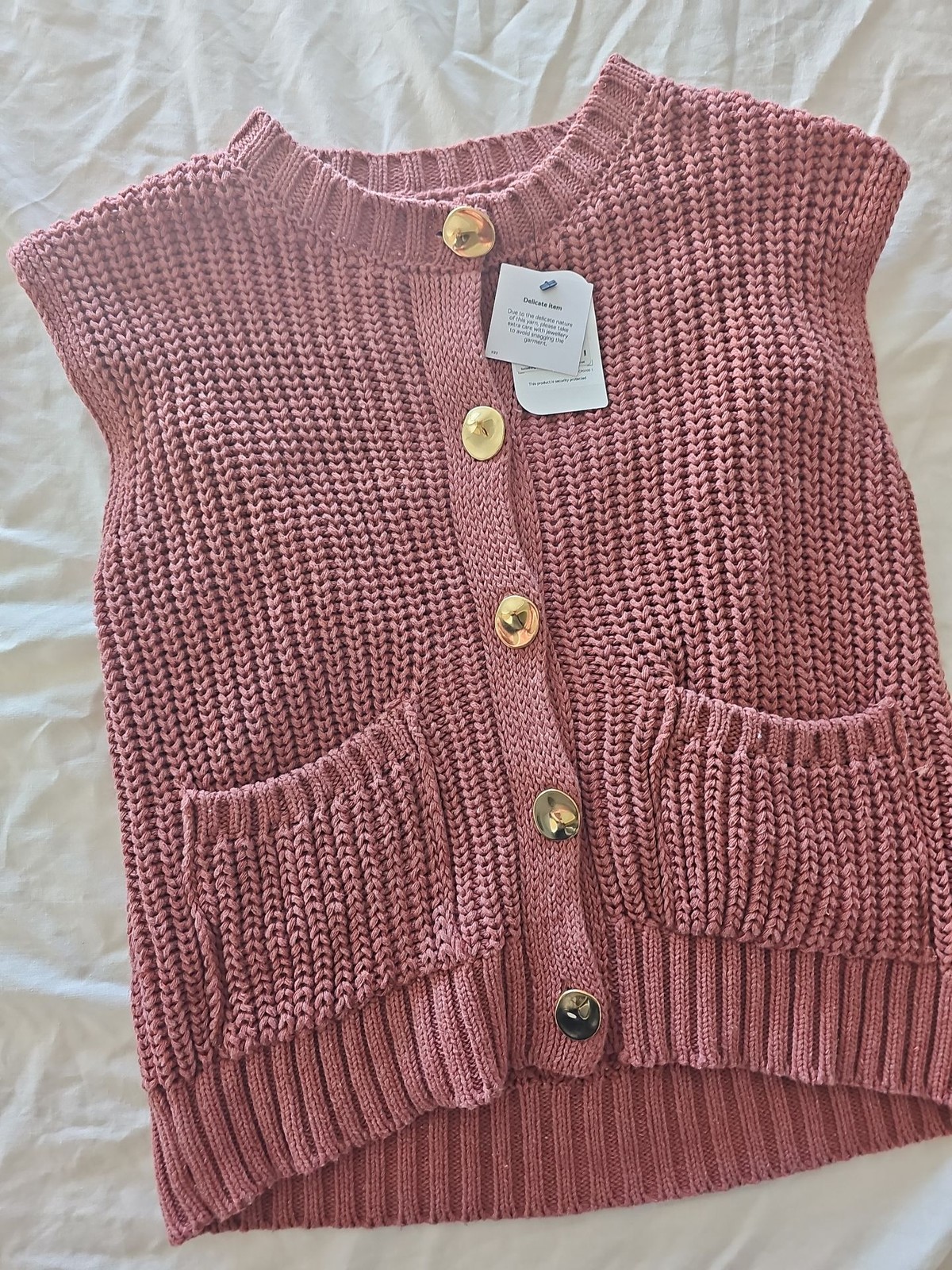 Contemporary Rose Pink Ribbed Knit Button-Up Vest with Gold Hardware - Image 9