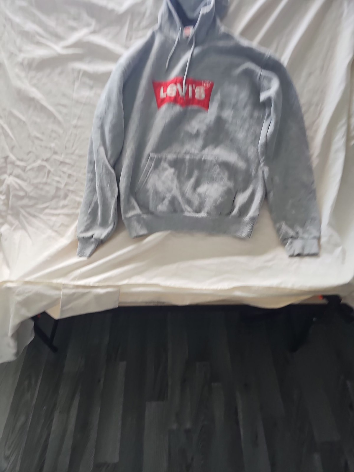 Levi's Classic Batwing Logo Pullover Hoodie in Heather Grey