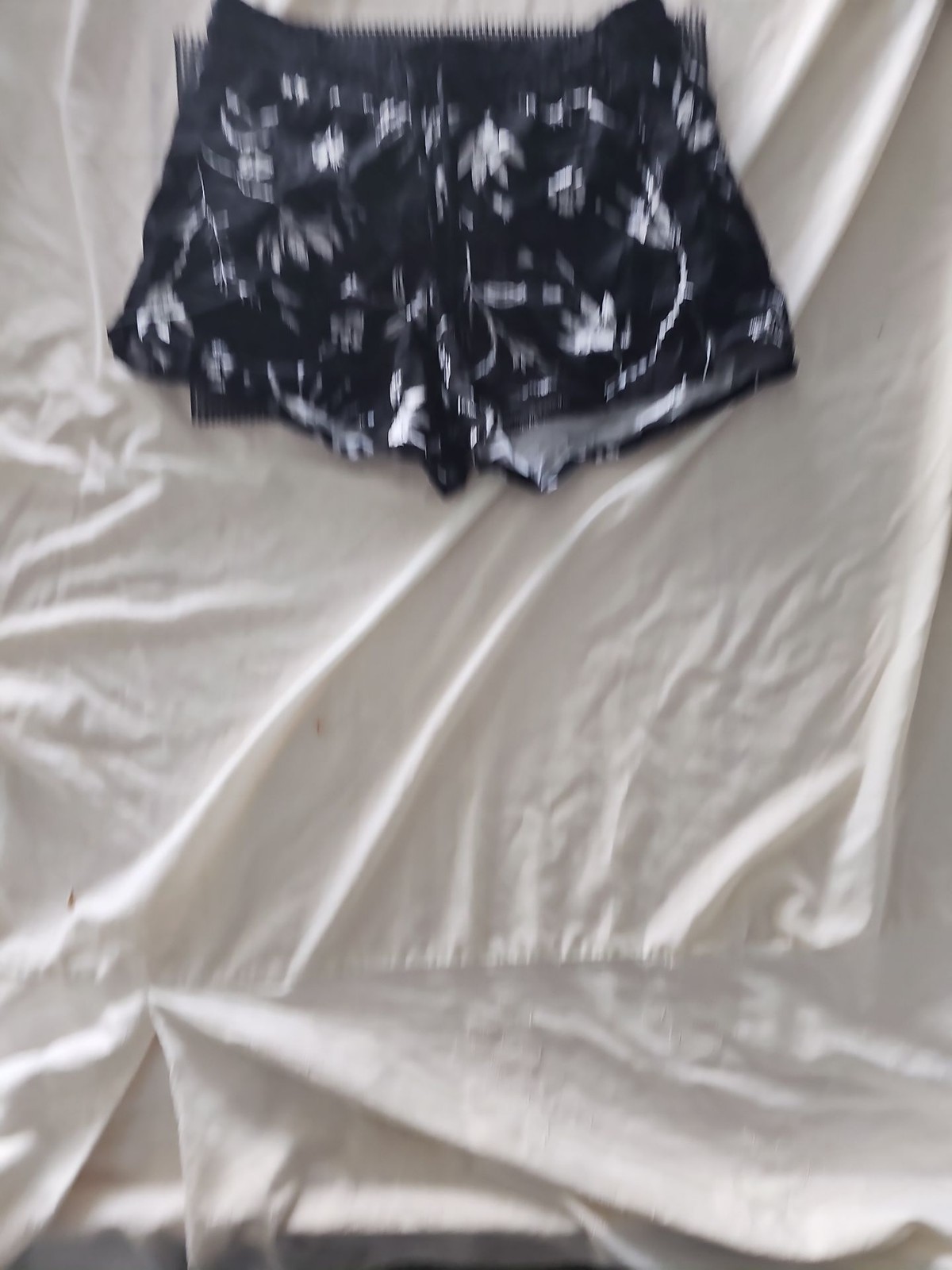 Gant Women's Black Tropical Floral Print Shorts