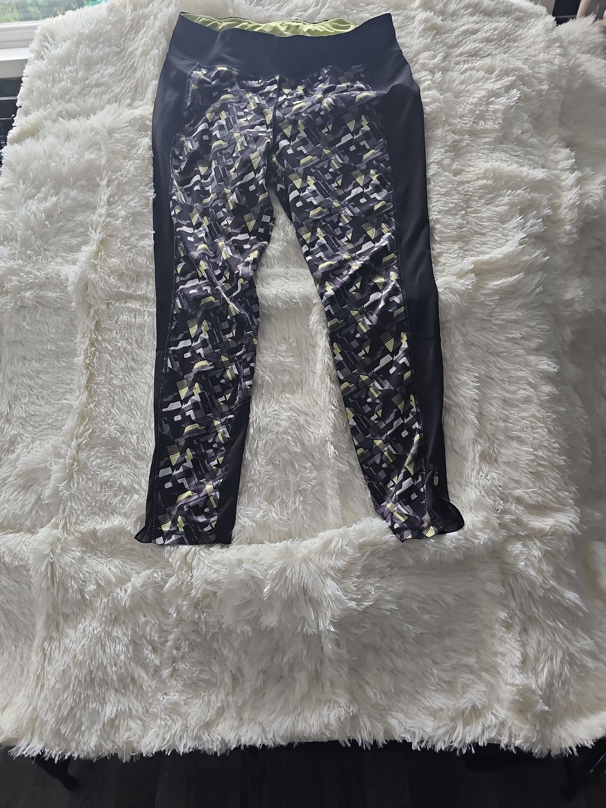 Souluxe Geometric Print Mesh Panel Performance Leggings