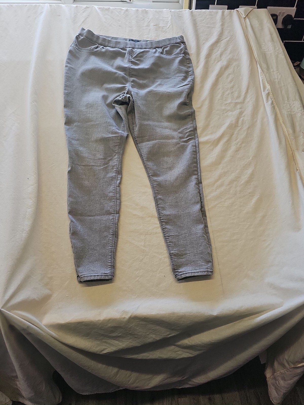 Papaya Grey Pull-On Skinny Jeggings Size 18 426