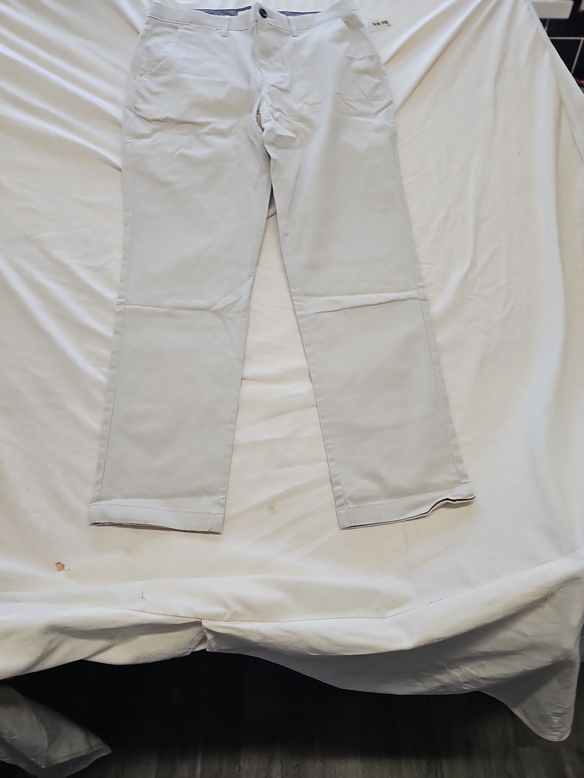 Amazon Essentials Men's Athletic-Fit Chino Trousers - Beige 33W x 30L C473