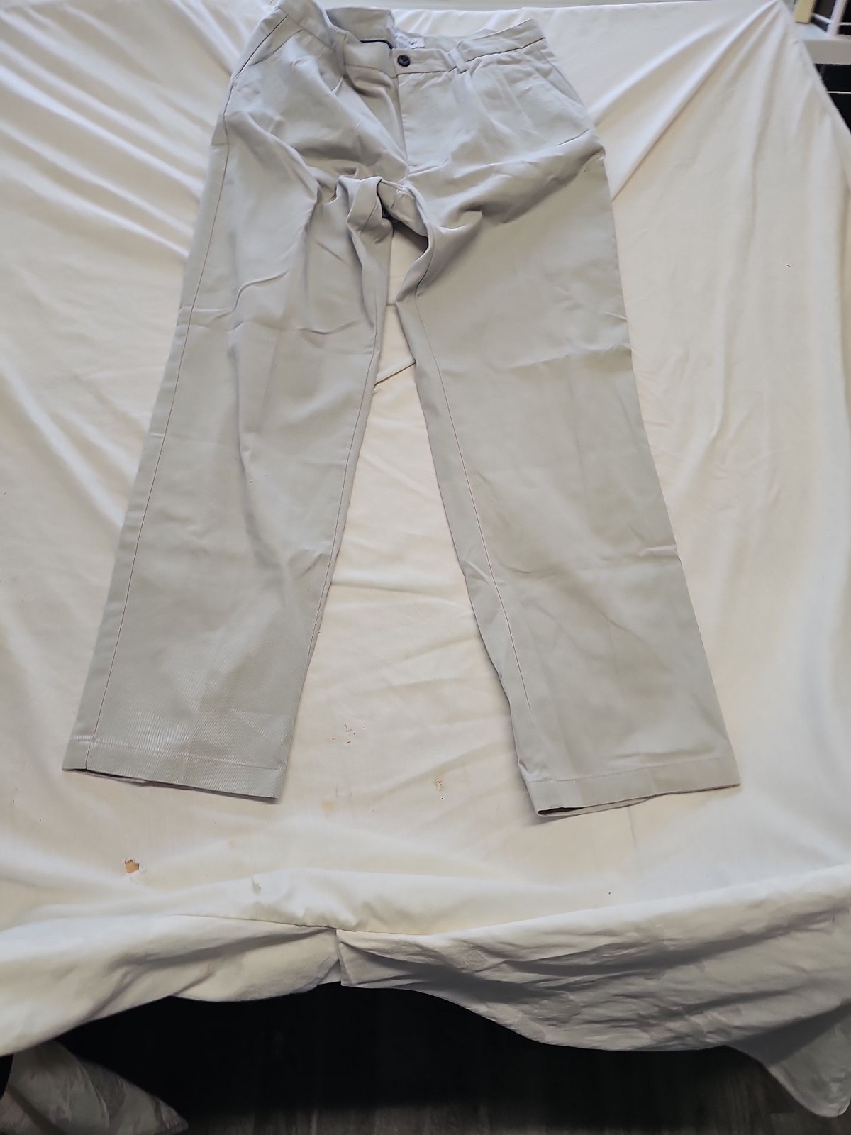 Amazon Essentials Men's Beige Chino Trousers 34W x 32L zc474
