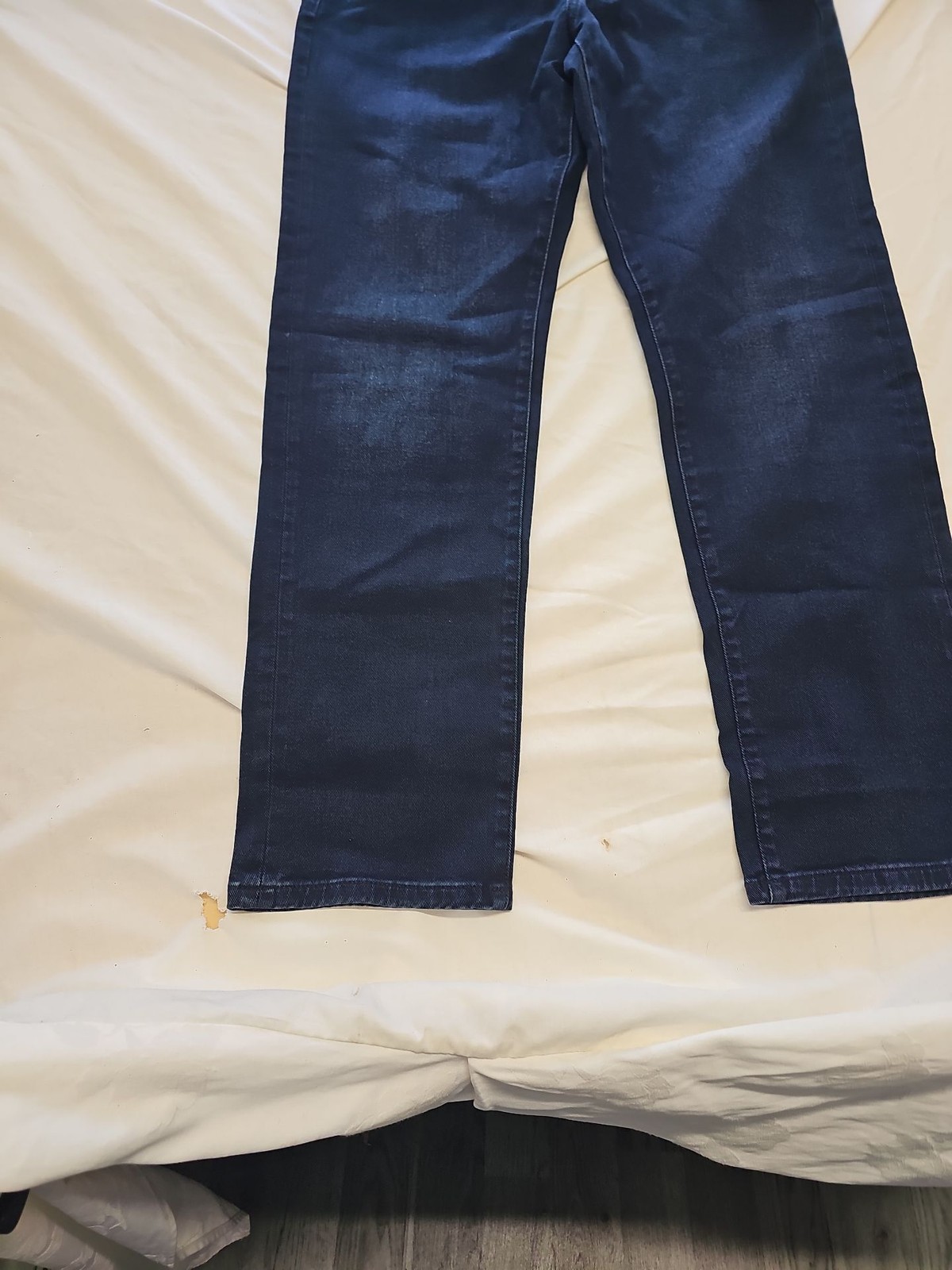 Amazon Essentials Men's Athletic Fit Dark Wash Denim Jeans 33x32 C480 - Image 3