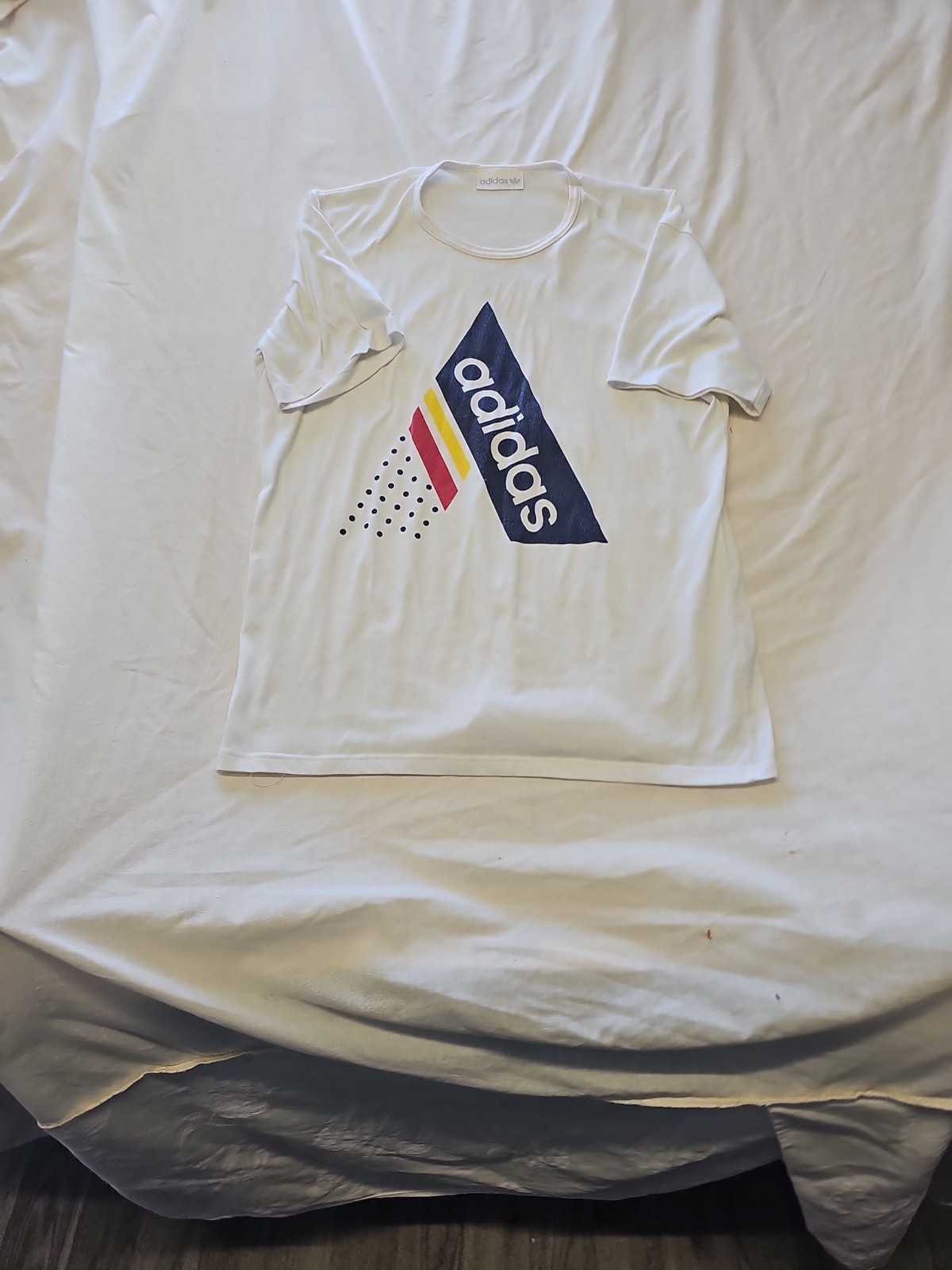 Vintage Adidas Trefoil Graphic T-Shirt - White & Navy Blue D499