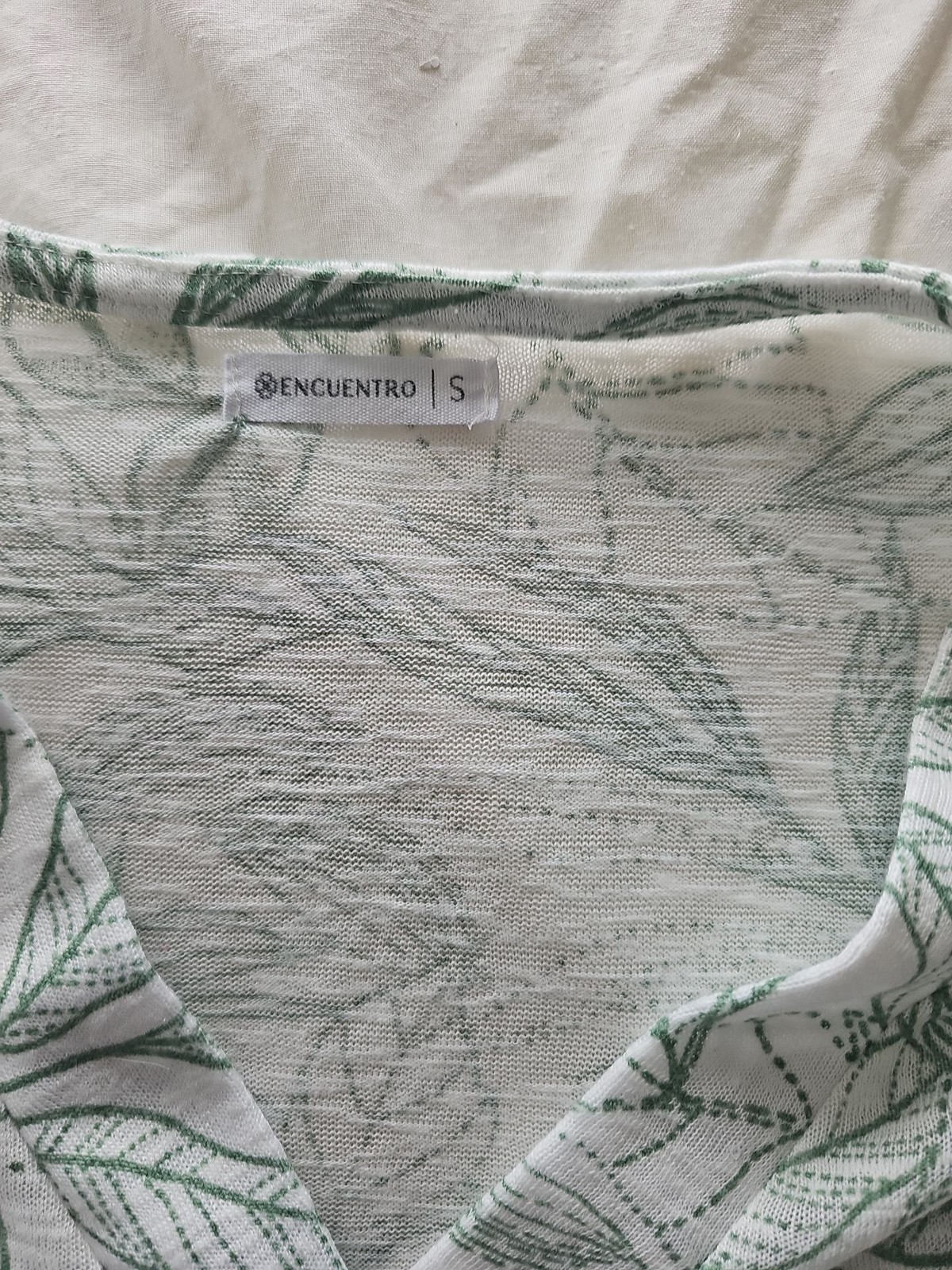 Encuentro Tropical Leaf Print V-Neck Slouchy Top D491