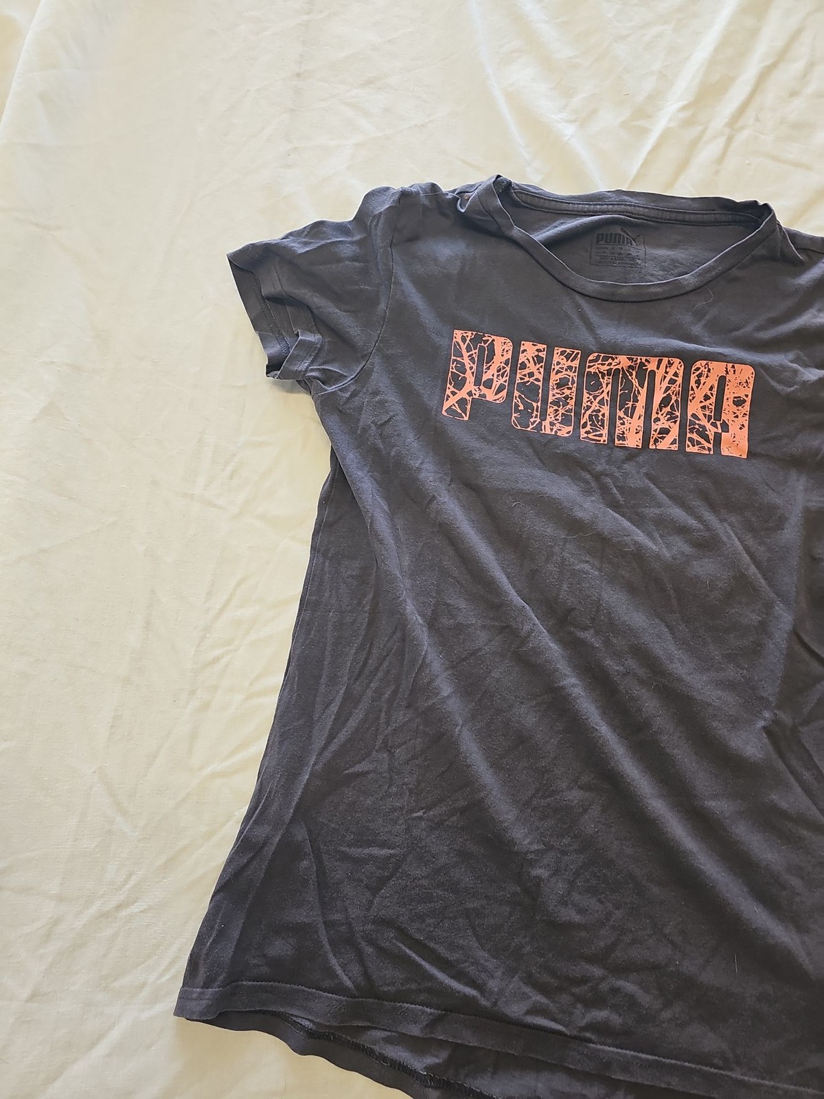 Puma Women's Graphic Logo T-Shirt Charcoal Grey & Coral Pink D493 - Image 3