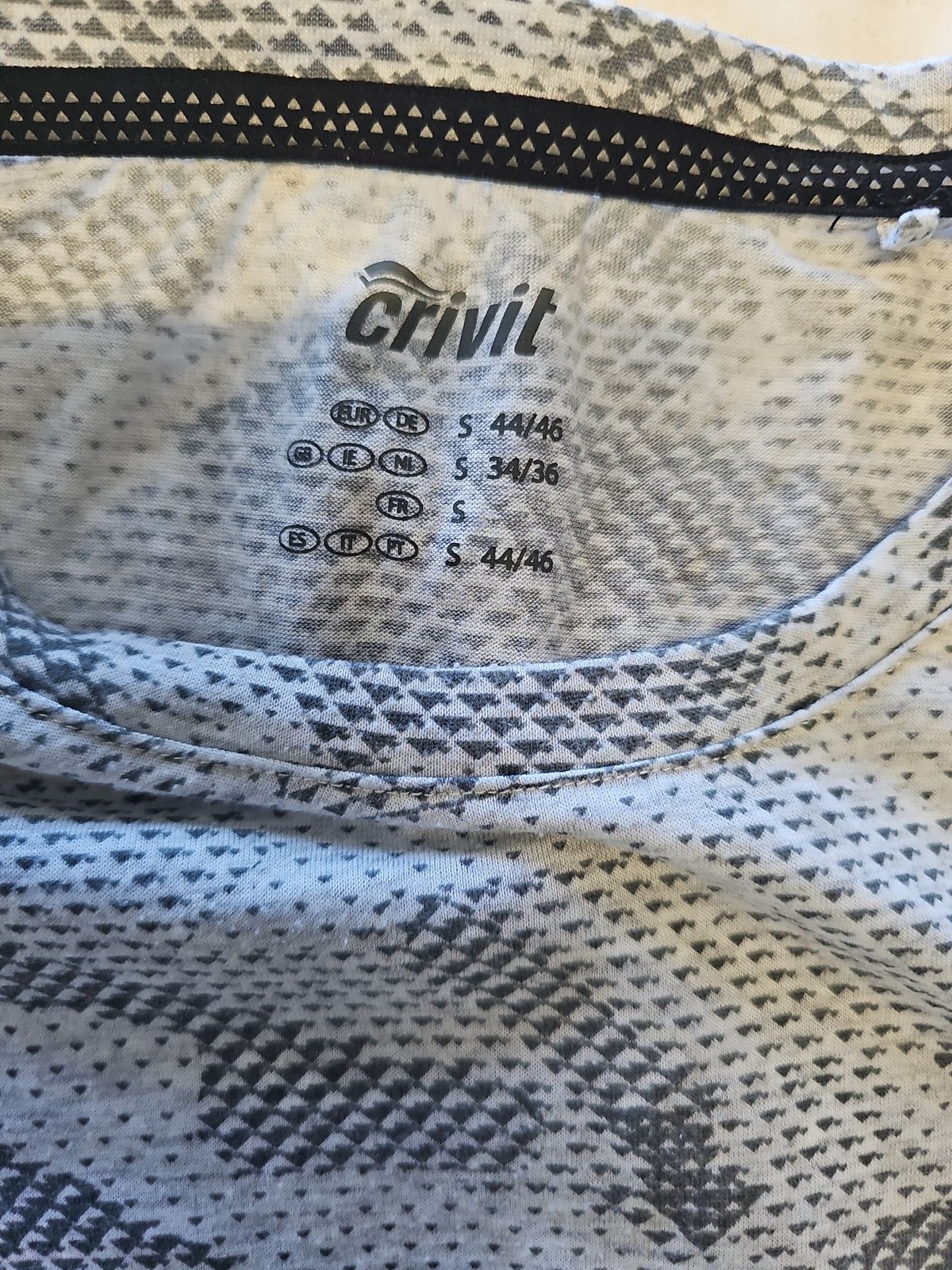 Crivit Men’s Grey Geometric Print Performance T-Shirt – Size Small D51
