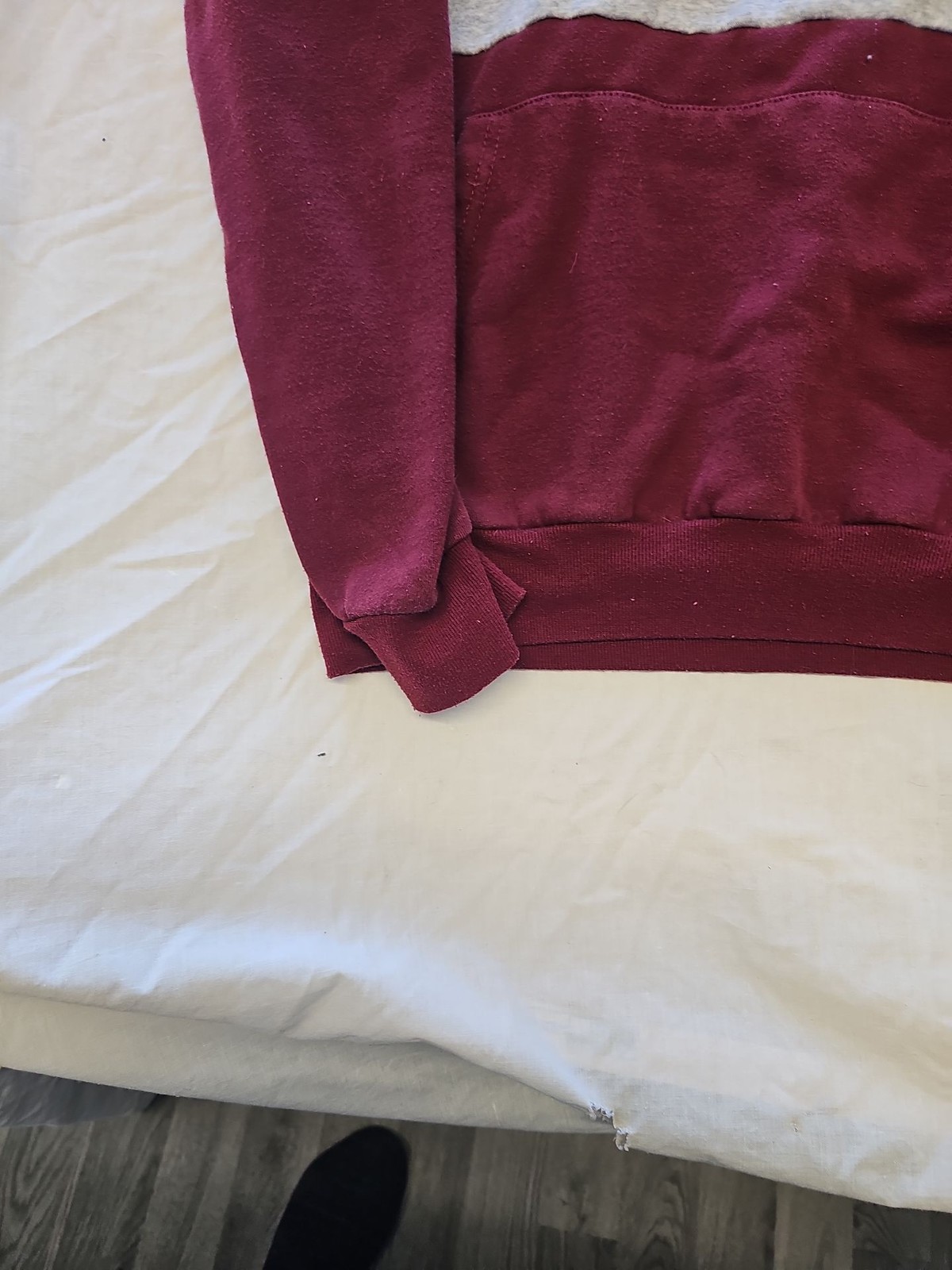 Two-Tone Colorblock Pullover Hoodie in Burgundy and Heather Grey F533 - Image 3