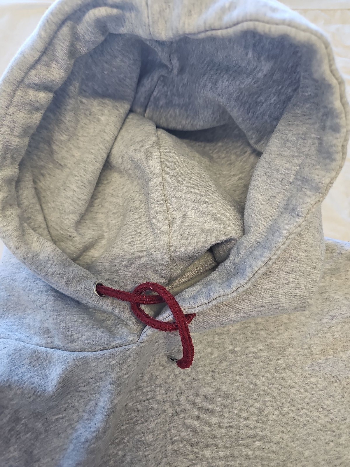 Two-Tone Colorblock Pullover Hoodie in Burgundy and Heather Grey F533 - Image 5