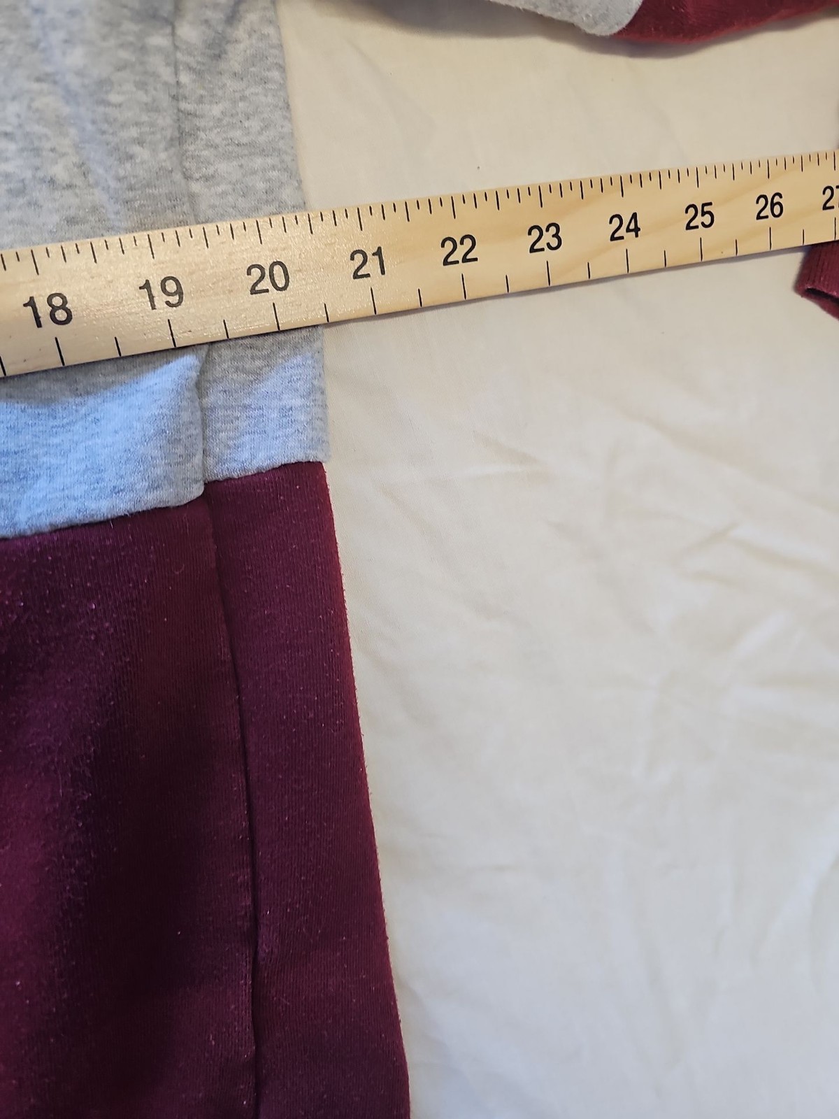 Two-Tone Colorblock Pullover Hoodie in Burgundy and Heather Grey F533 - Image 7