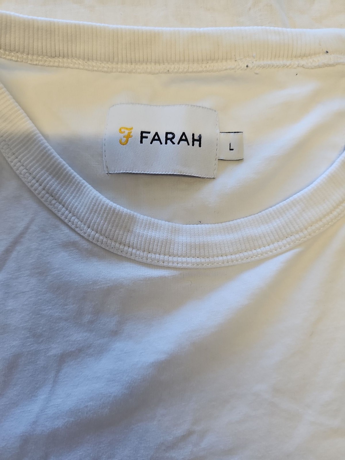 Farah Men’s Classic White Long Sleeve T-Shirt – Size Large  F537