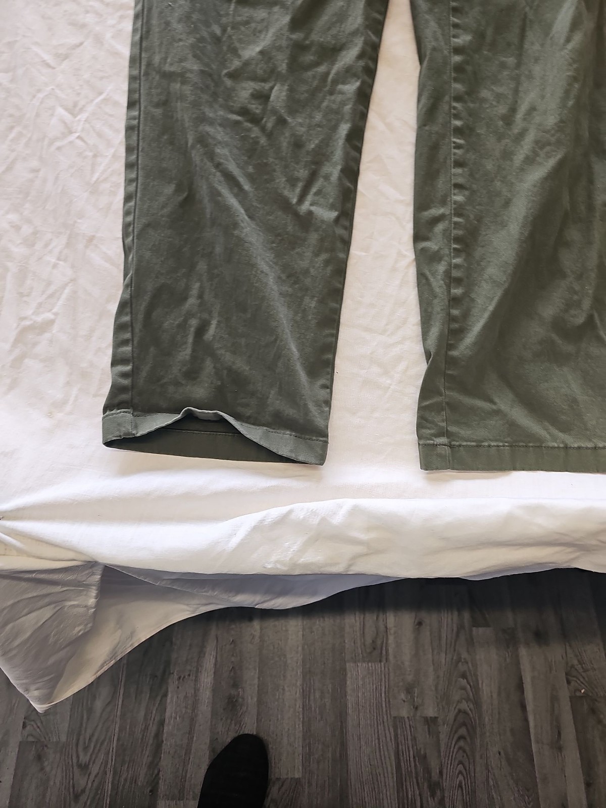 Amazon Essentials Men's Olive Green Straight-Leg Chinos 36 32 F559 - Image 3