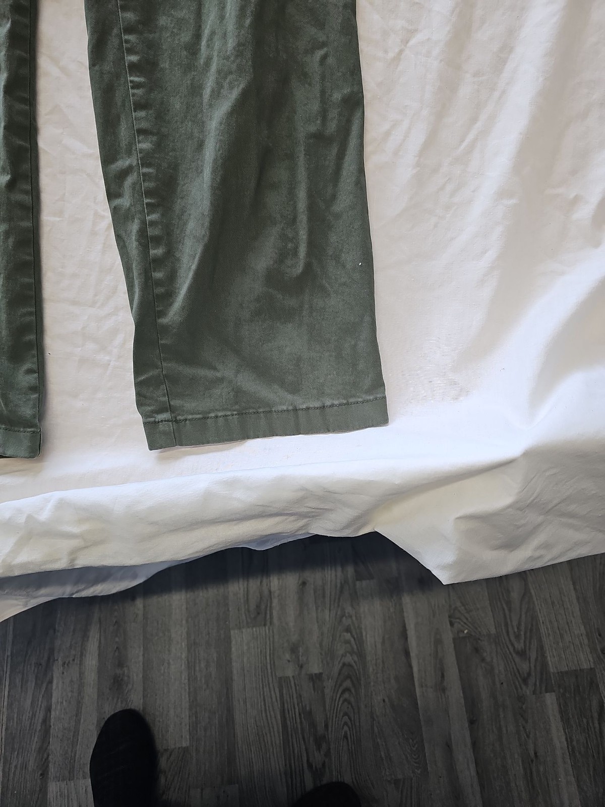 Amazon Essentials Men's Olive Green Straight-Leg Chinos 36 32 F559 - Image 4