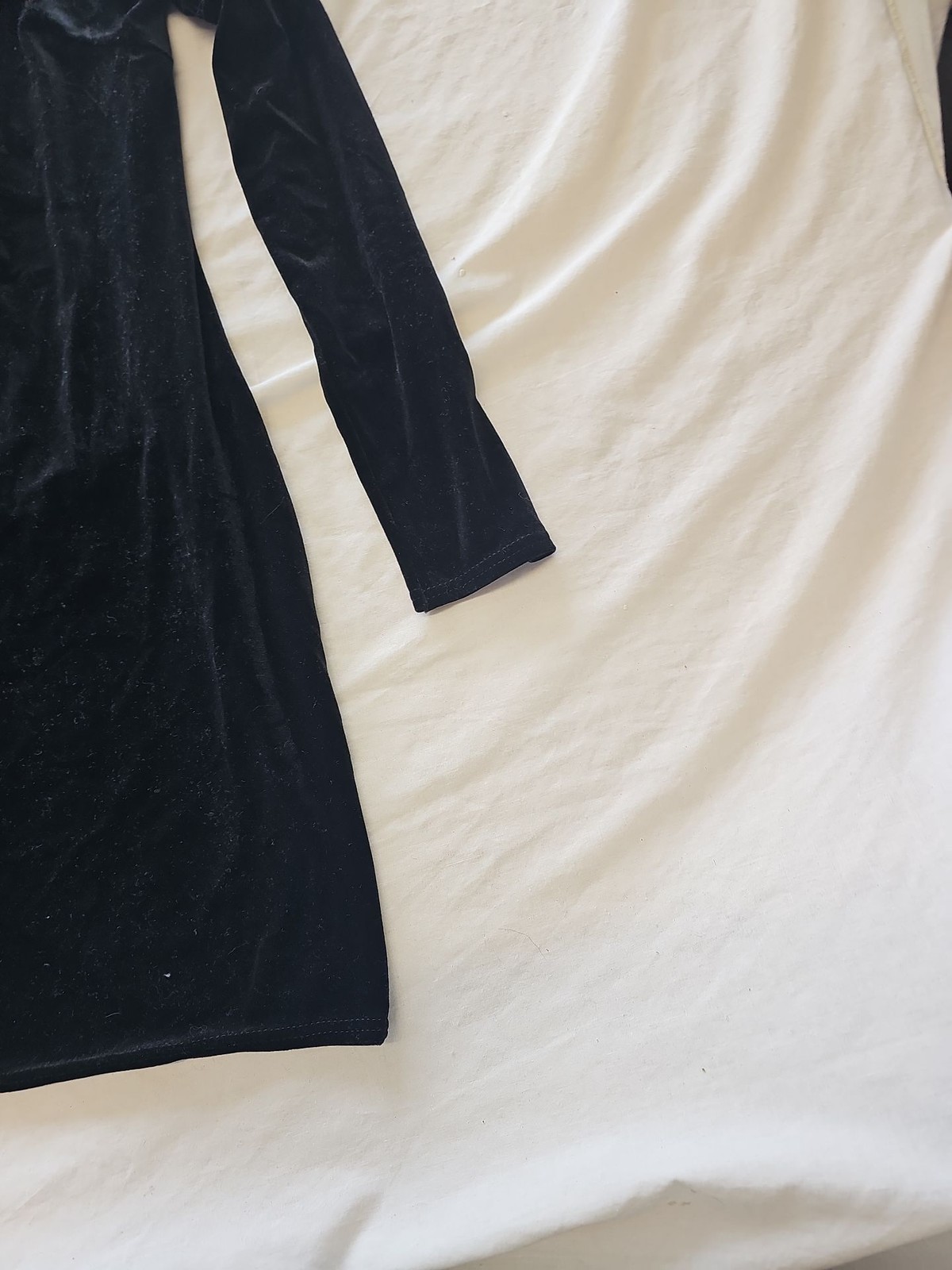 Quiz Black Velvet Ruched Shoulder Mini Dress 408 - Image 3