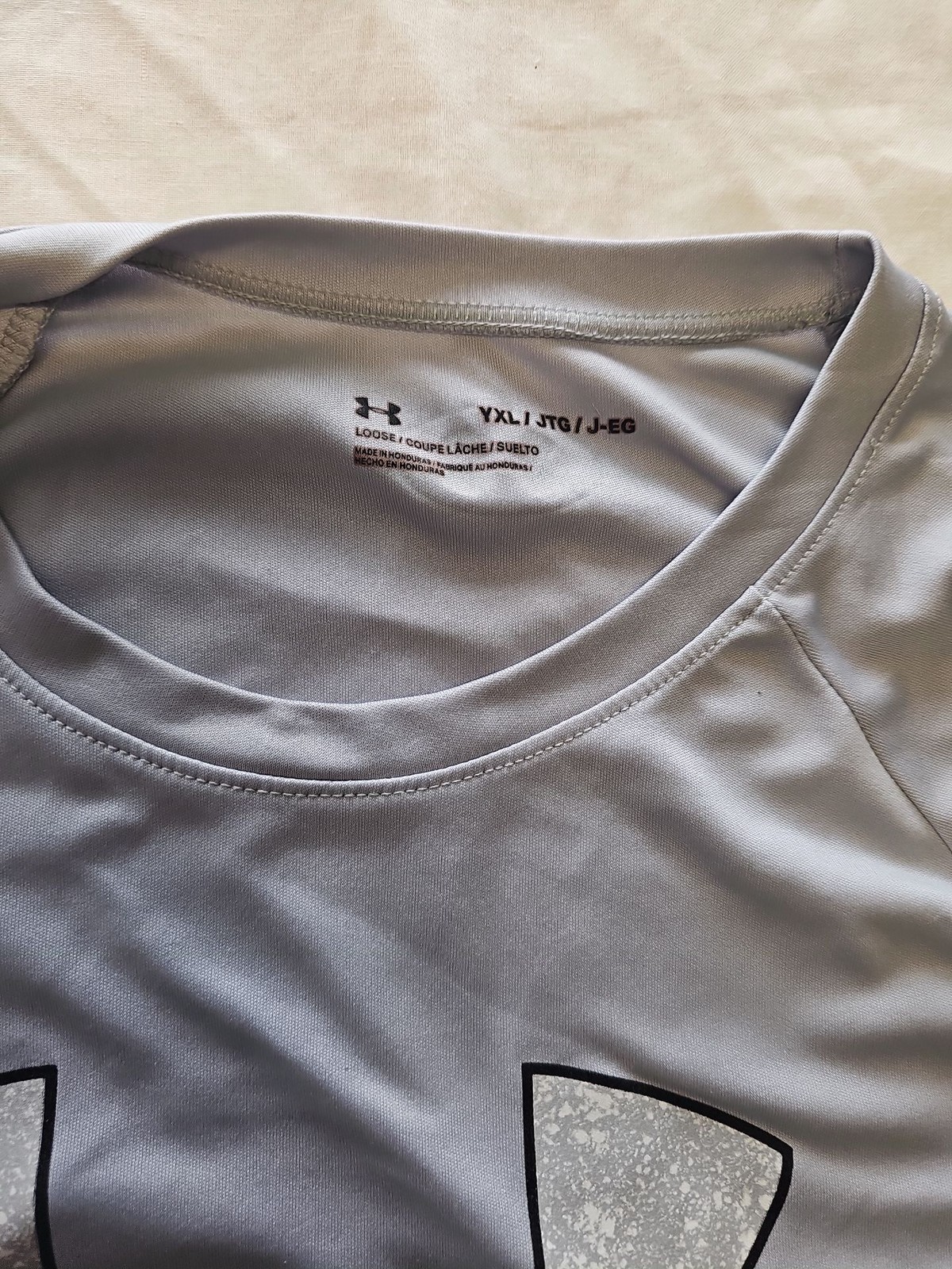 Under Armour Youth XL Grey HeatGear Graphic T-Shirt M E630