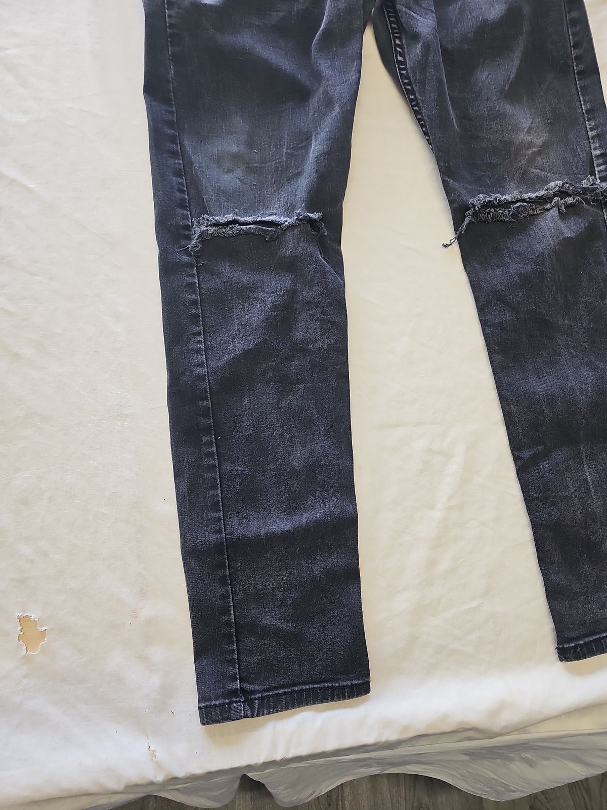 Levi's 512 Slim Taper Distressed Black Jeans W36 L32 J565 - Image 3
