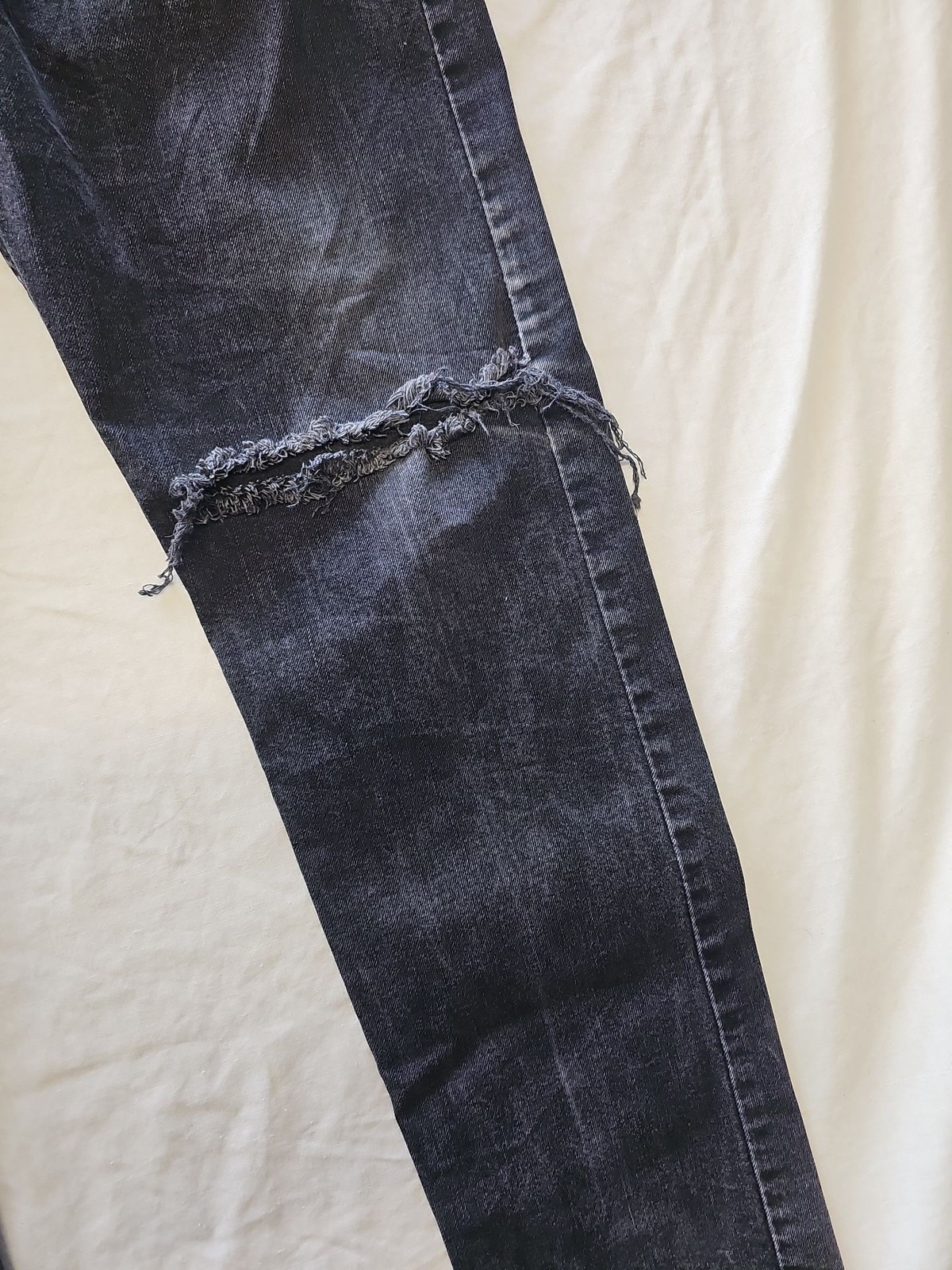 Levi's 512 Slim Taper Distressed Black Jeans W36 L32 J565 - Image 4