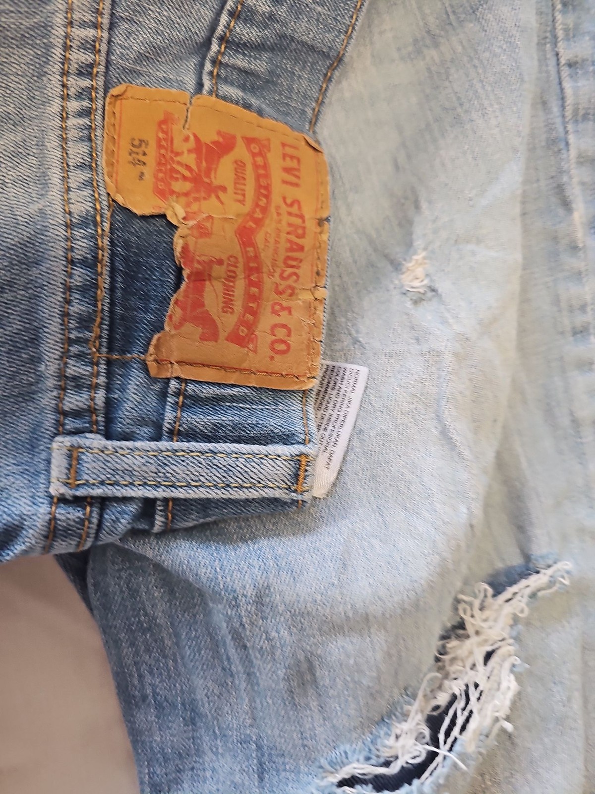 Vintage Levi’s 514 Straight Fit Distressed Light Wash Jeans w31 L32 J656