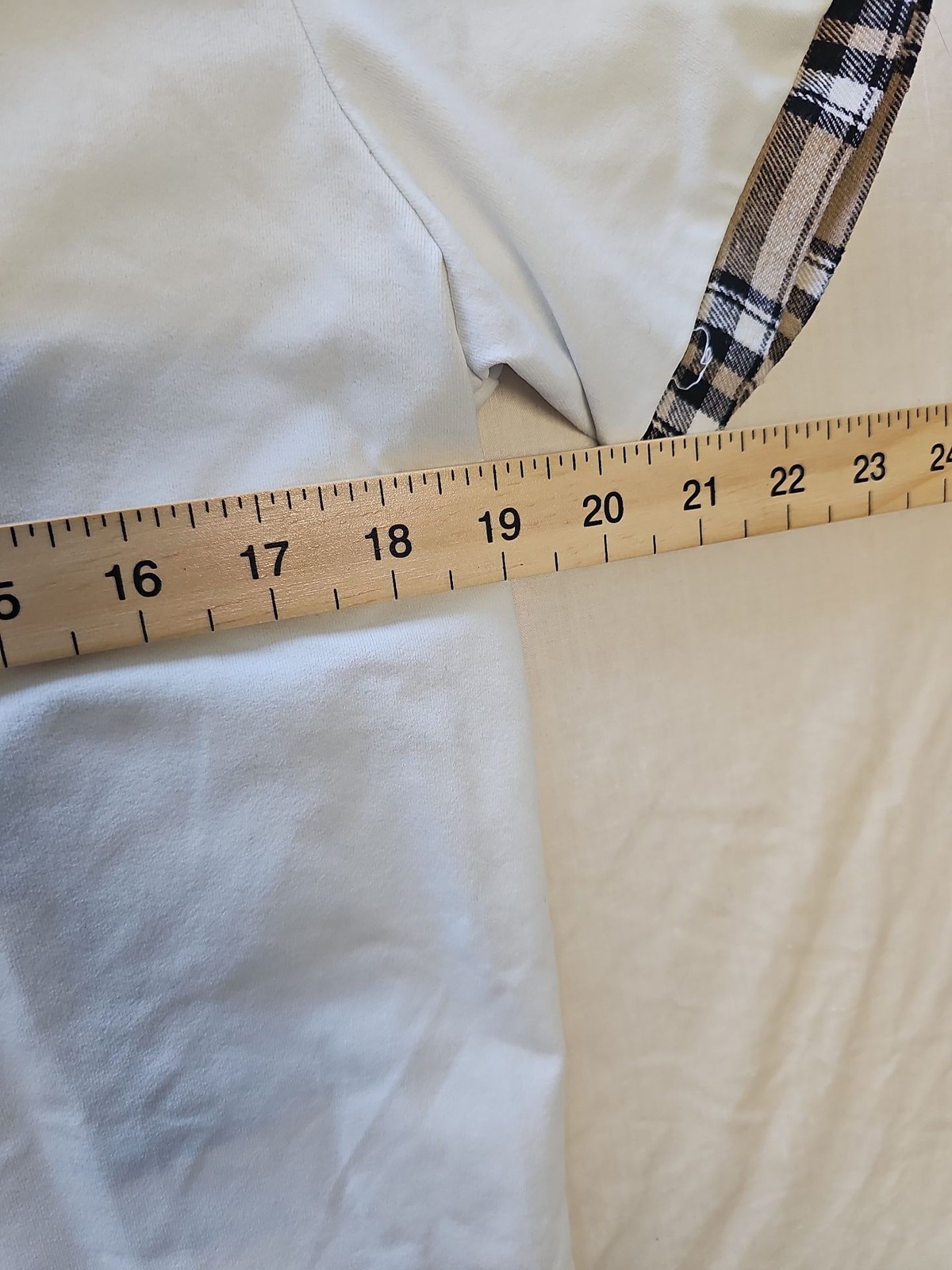 Manfinity White Polo Shirt with Plaid Trim Detail S M700 - Image 6
