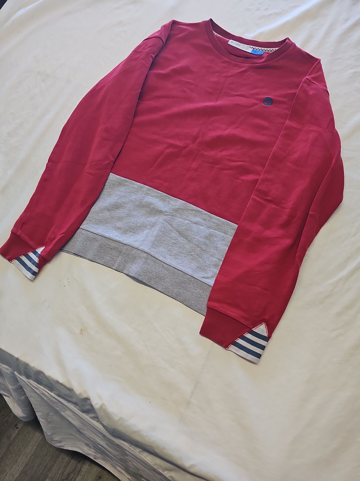 Adidas Originals Men's Colorblock Crewneck Sweatshirt - Red/Grey/Blue L L682 - Image 4