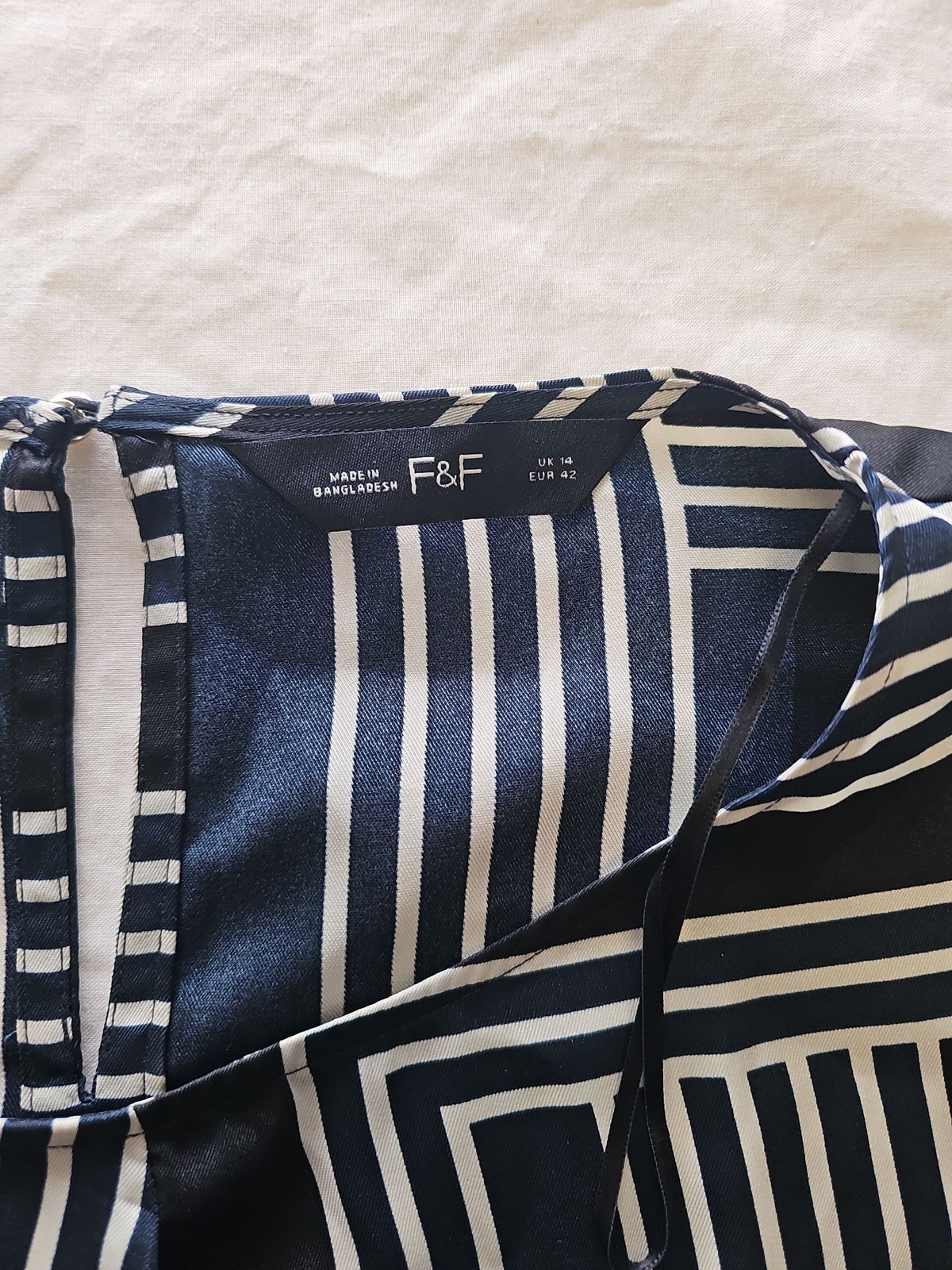 F&F Navy and White Geometric Stripe Satin Blouse uk14 N576
