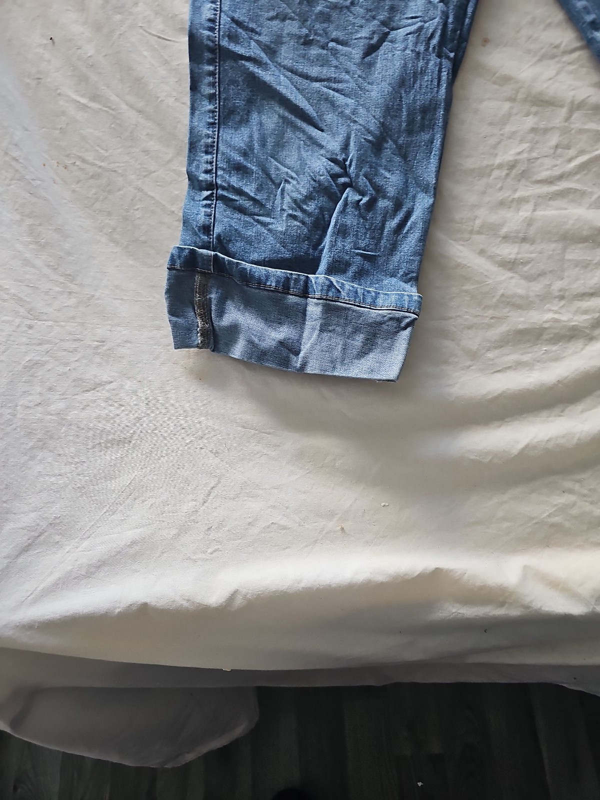 Vintage Lee Women's Blue Denim Cropped Capri Jeans 364 - Image 8