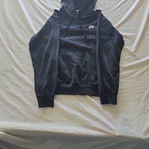 Nike Sportswear Essential Fleece Hoodie in Black 329