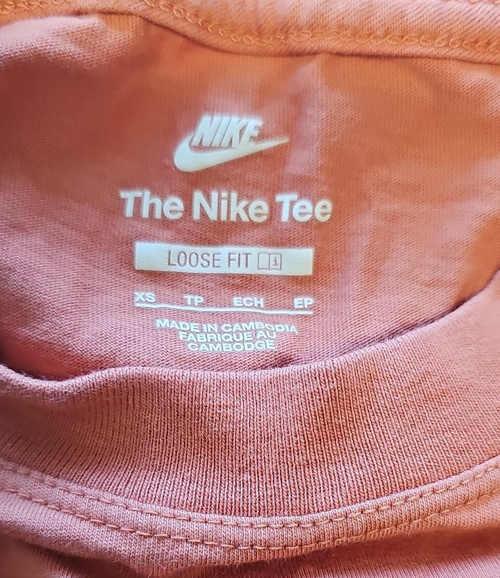 Nike The Nike Tee Loose Fit Embroidered Swoosh T-Shirt Rose Pink XS KK197 - Image 9