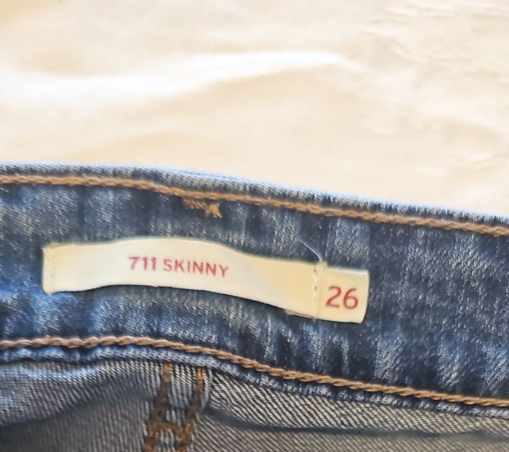 Levi's 711 Skinny Jeans Mid-Wash Blue Waist 26 GG996 - Image 8