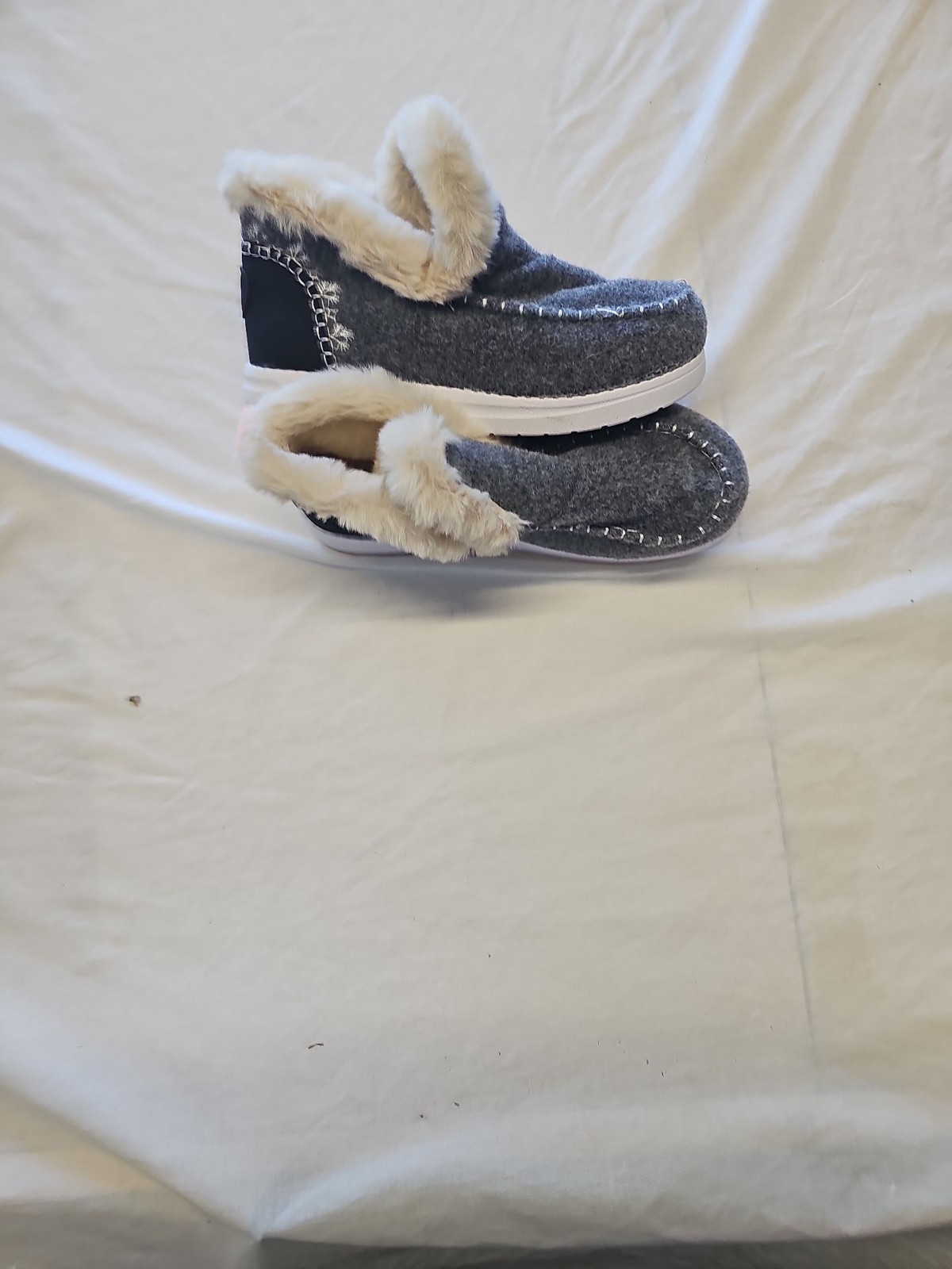 Grey Felt Moccasin Slippers with Faux Fur Lining size approx7 Y882