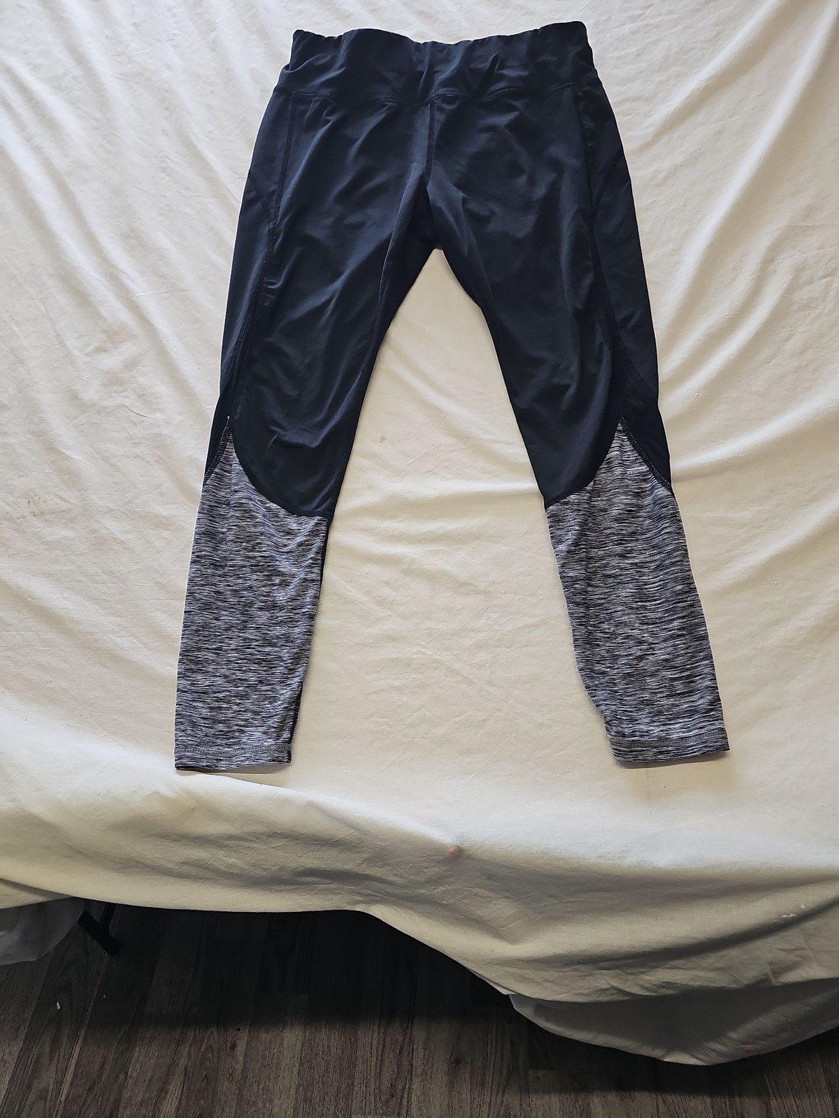 Women's Two-Tone Activewear Leggings - Black and Heather Grey M O740