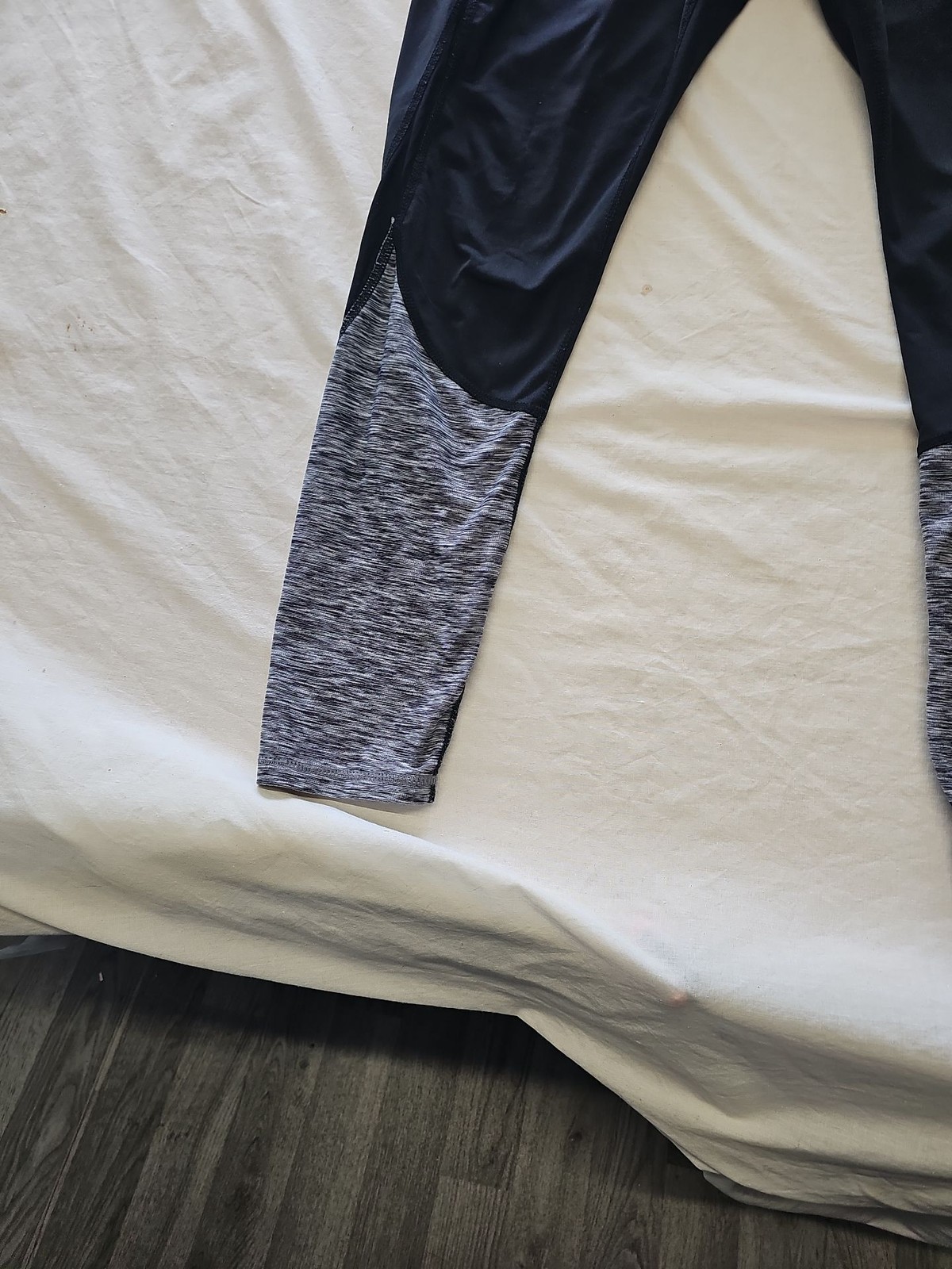 Women's Two-Tone Activewear Leggings - Black and Heather Grey M O740 - Image 3