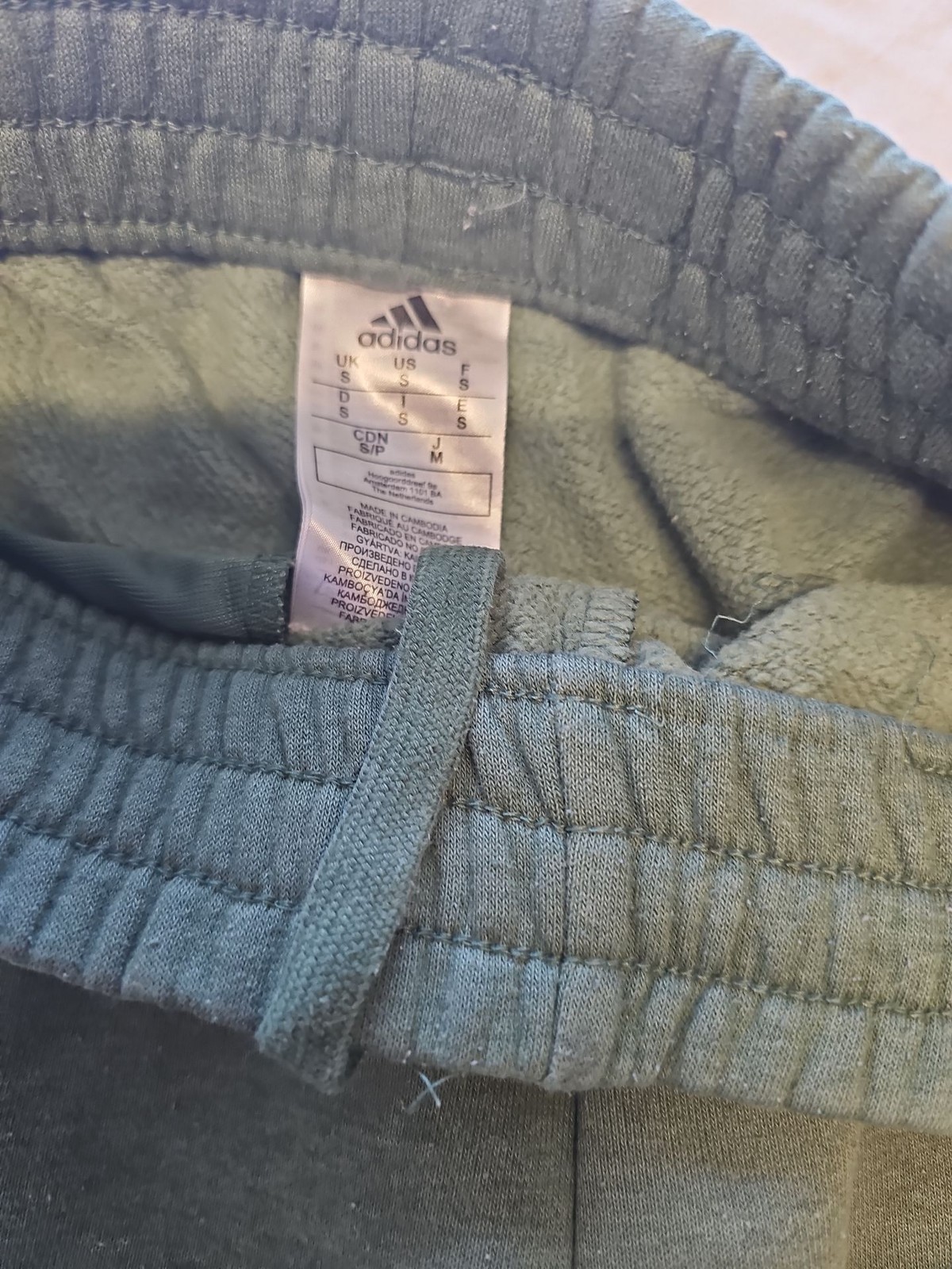 Adidas Men’s Sage Green 3-Stripe Joggers small FF408