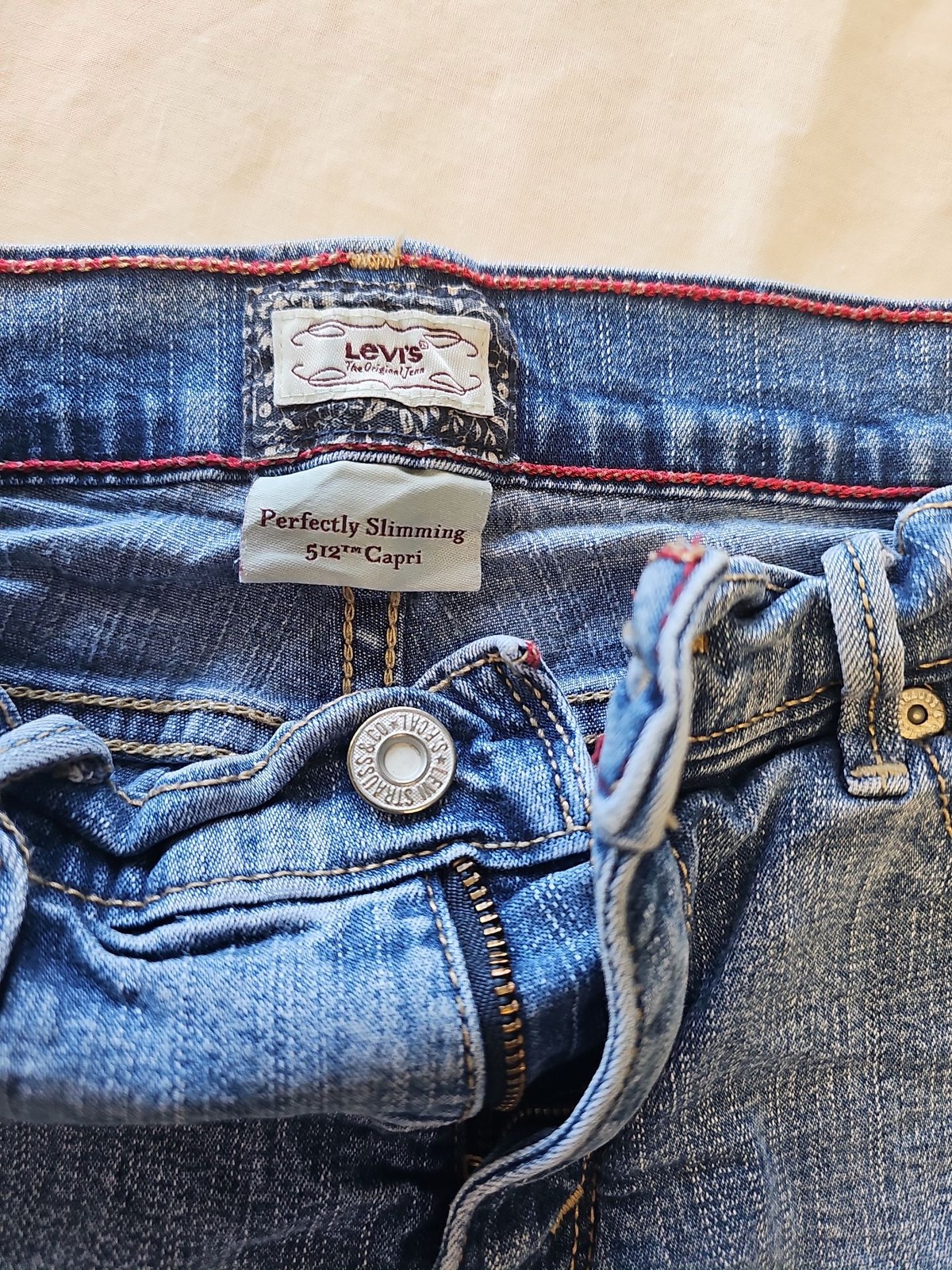 Levi’s 512 Perfectly Slimming Denim Capris – Mid-Wash Blue w26/28 DD964