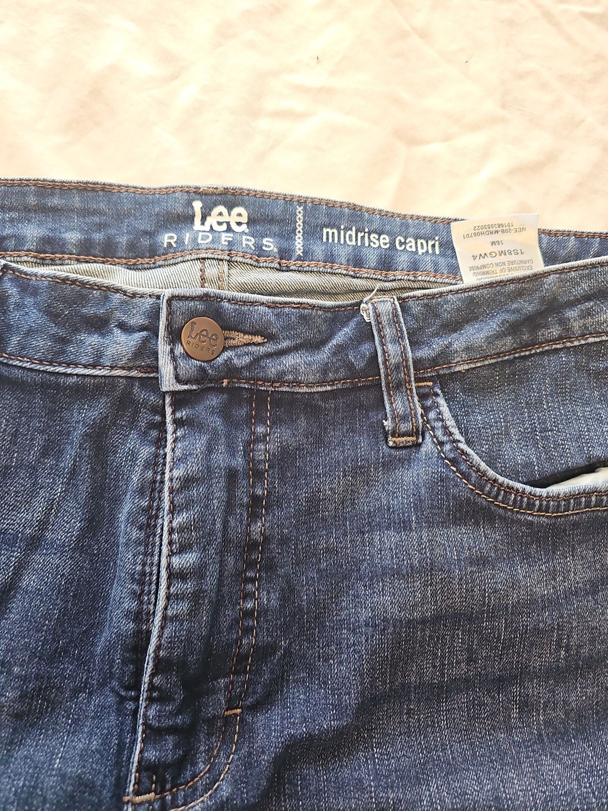 Lee Riders Women’s Midrise Capri Denim Jeans Dark Wash w34/36 CC956