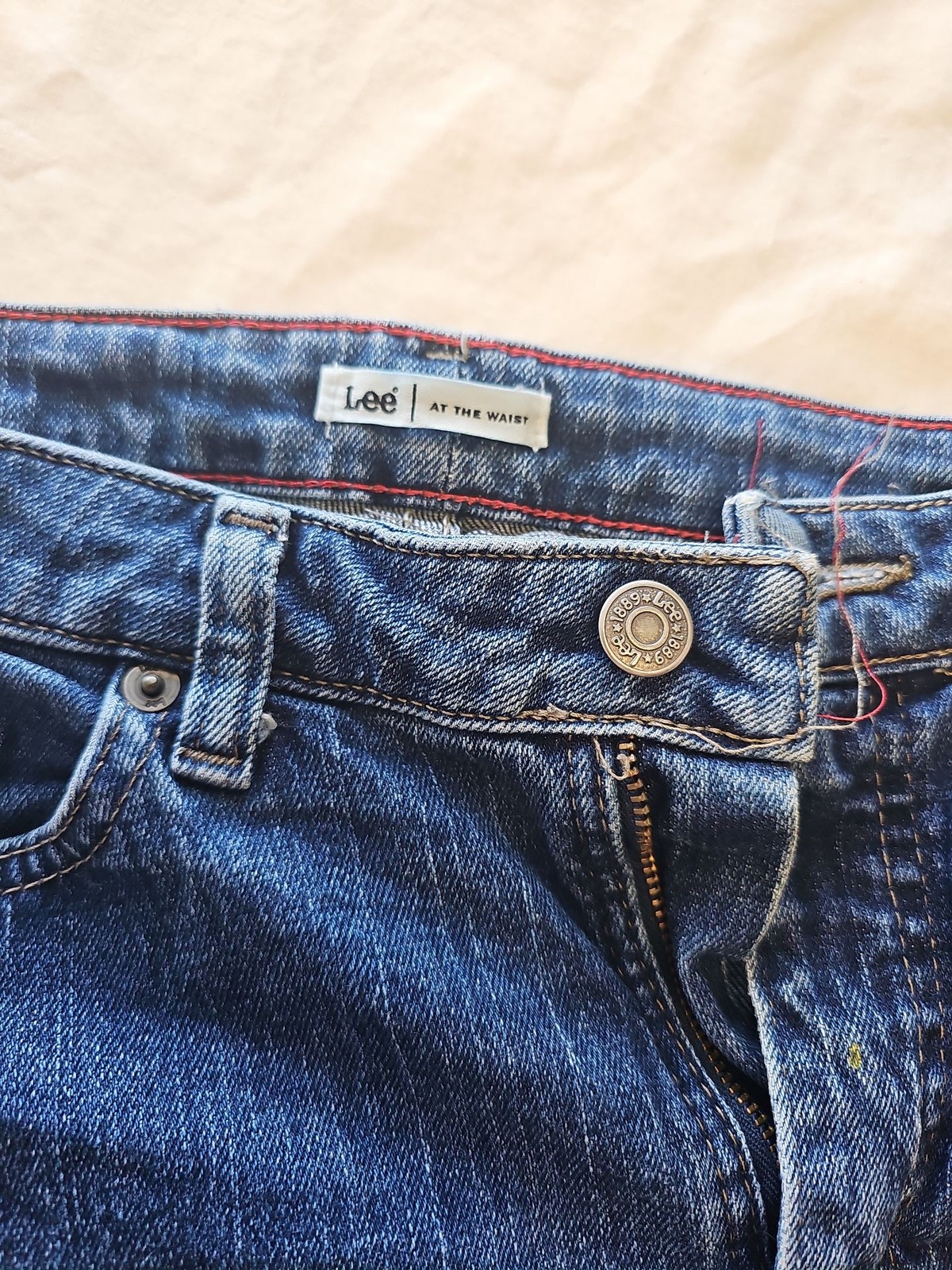 Vintage Lee ‘At The Waist’ Blue Denim Capri Jeans with Hem Slits w32 CC951