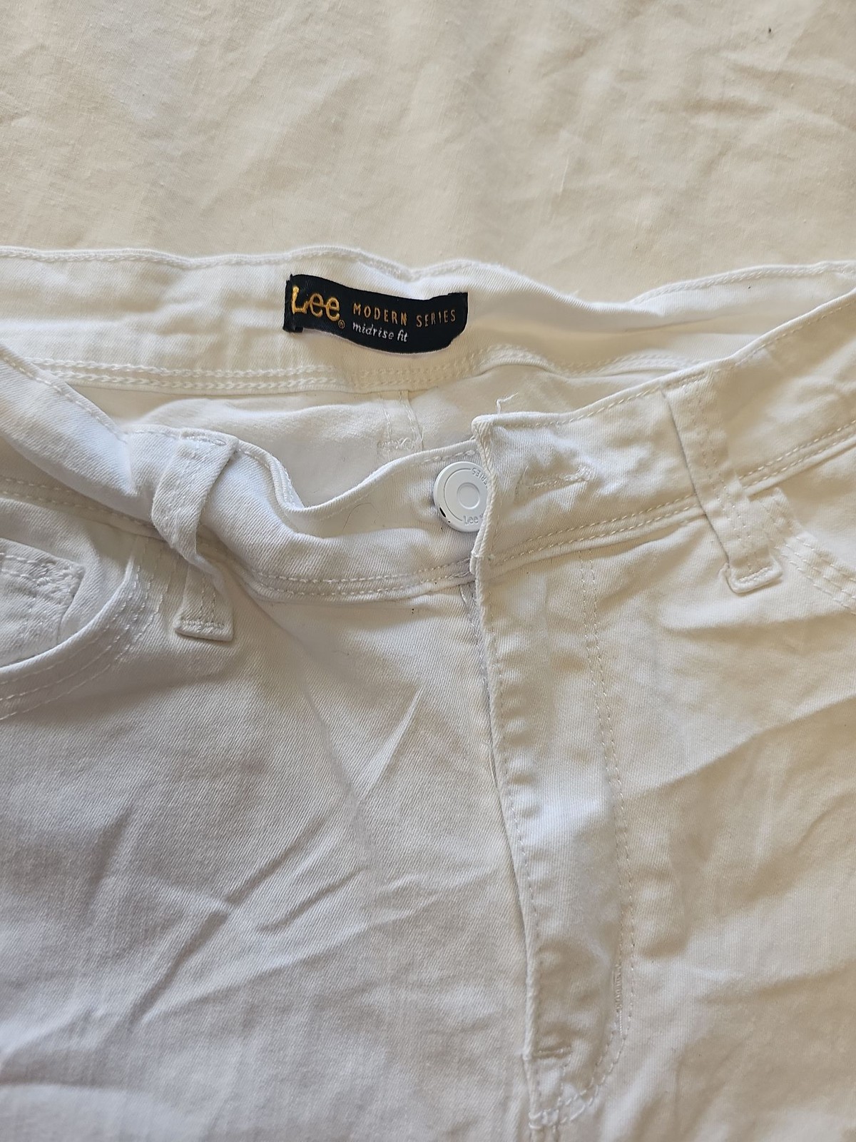 Lee Modern Series White Mid-Rise Capri Trousers with Button Detail Uk6 CC953
