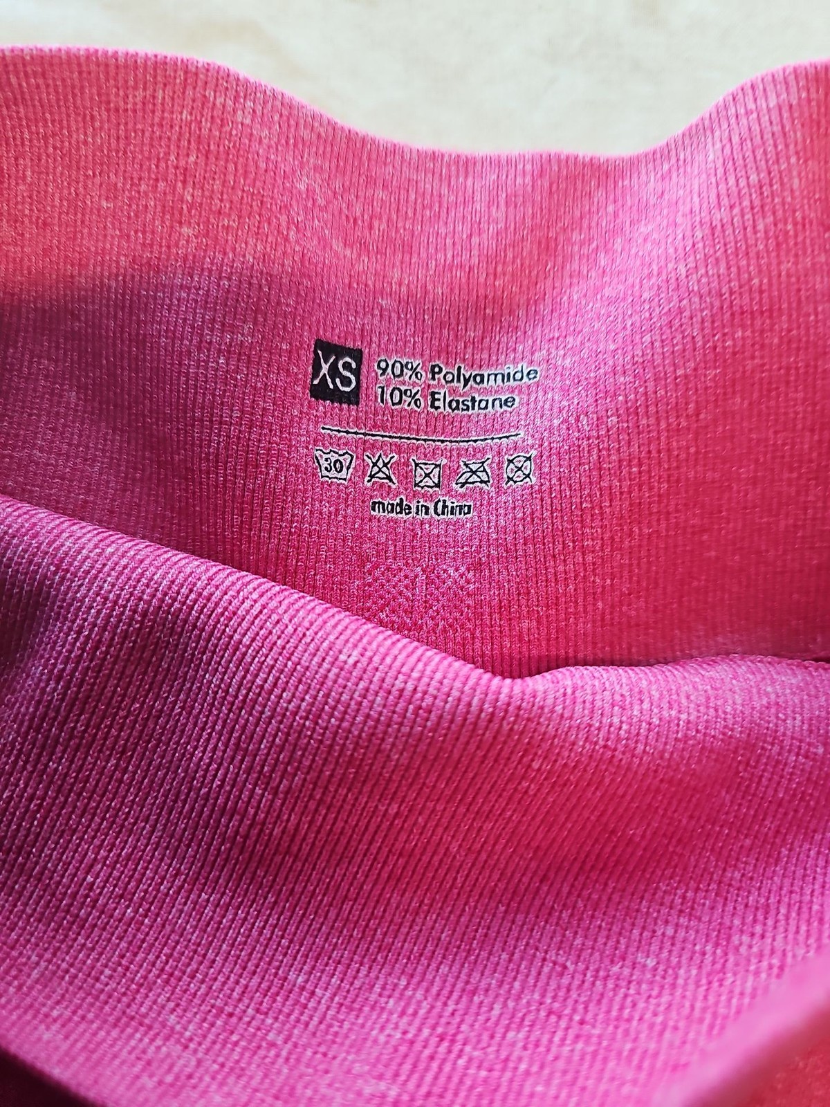 Vibrant Hot Pink Seamless High-Waisted Gym Leggings – XS  LL29